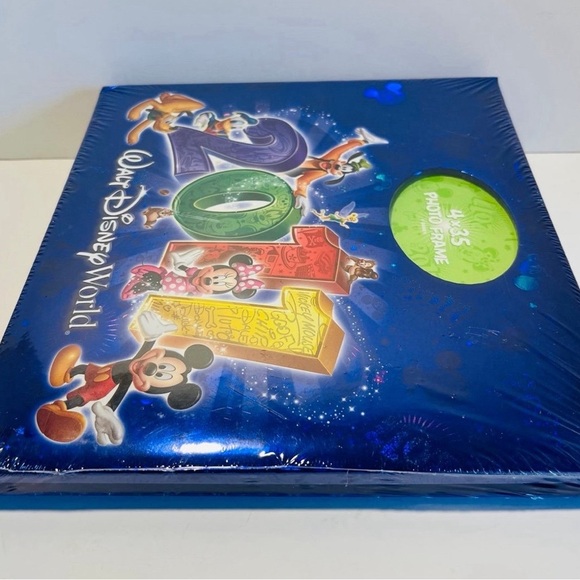Walt Disney World 2011 Photo Album with 4"x3.5" Photo Frame Mickey Minnie Goofy - Picture 11 of 12